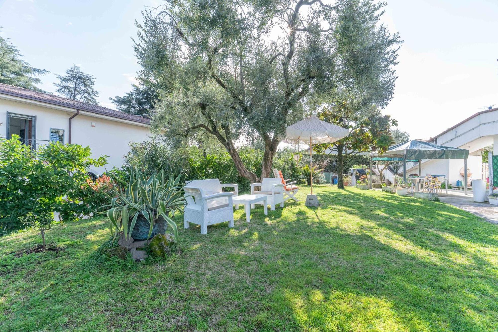 Ampia Dimora A Salo Con Parcheggio E Giardino Apartment Екстериор снимка